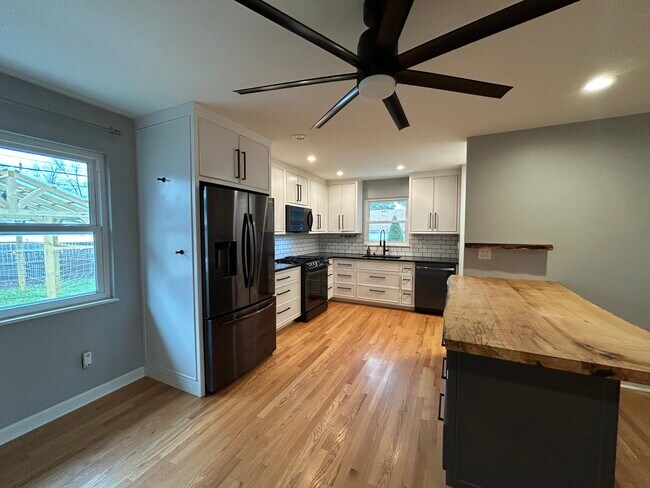 Foto del edificio - 1008 Lambeth Dr