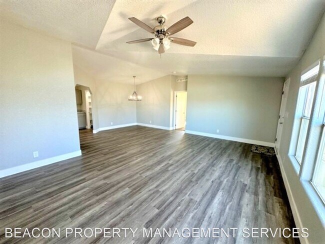 Foto del edificio - 4 br, 3 bath House - 22912 DUSTIN ROAD