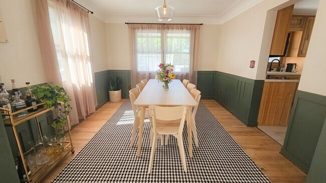 Building Photo - Charming 4-Bedroom Remodeled Home in Quiet...