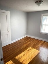 Building Photo - 917 Main St