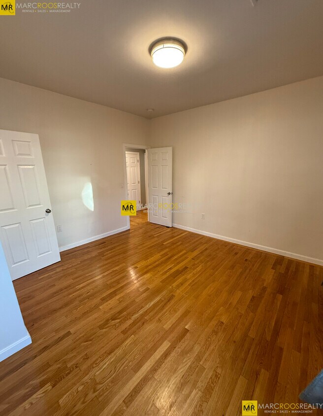 Primary Photo - 271 Ferry St