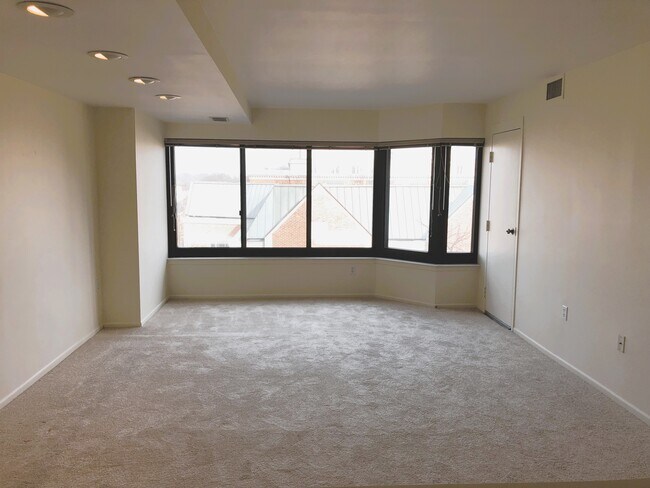 Living Room - 1600 Prince St