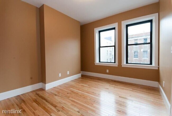 Foto del edificio - 5 br, 2 bath Triplex - 6 Lothian Rd 2