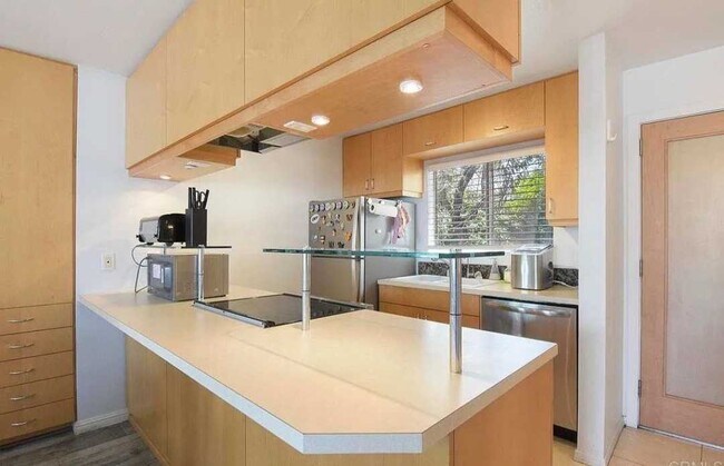 Foto del edificio - 6675 Mission Gorge Rd