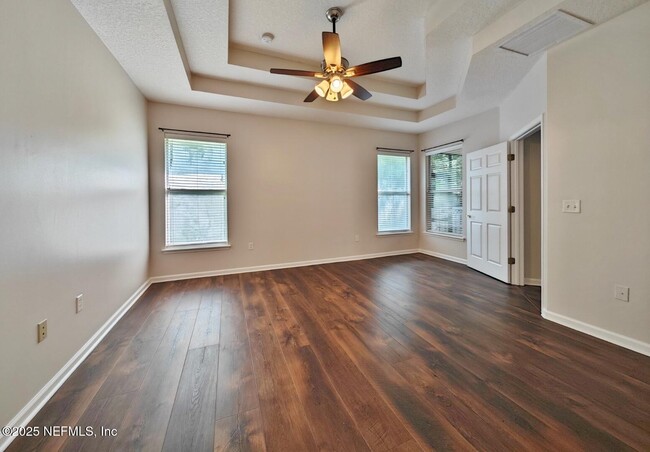 Foto del edificio - 268 Silver Glen Ave