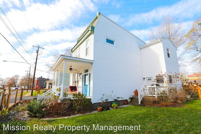 Building Photo - 4 br, 2.5 bath House - 1100 N 36th St.