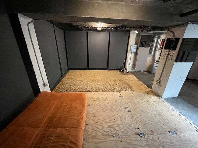 Included sound treated studio space pic 4 - 6820 Whitley Ter