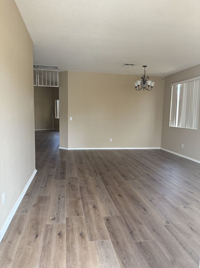 Foto del edificio - Large-4 bedrooms plus Den in Mesa
