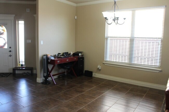 Building Photo - Fantastic home located in West Hill