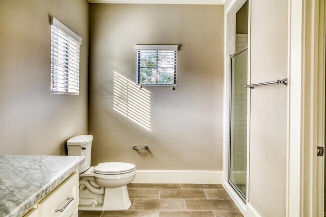 Foto del edificio - 5711 Winsome Ln