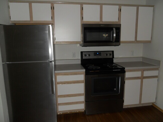 Building Photo - 2330 Ranch Way