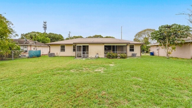 Building Photo - 604 Roselyn Ave