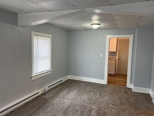 Foto del edificio - Two Bedroom Home Move in Ready !