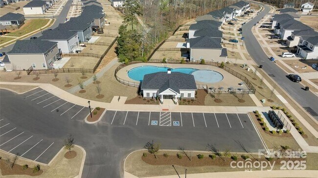 Foto del edificio - 126 Johns Cardinal Dr