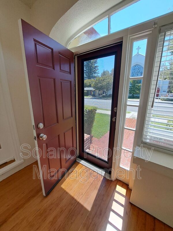 Foto del edificio - 1938 3rd St