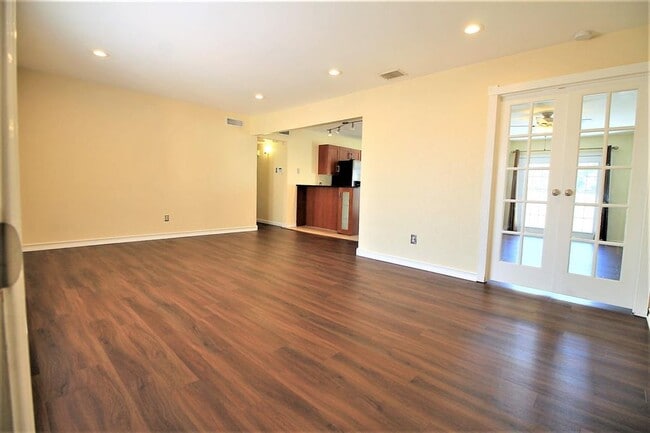 Building Photo - 5098 Matilda St