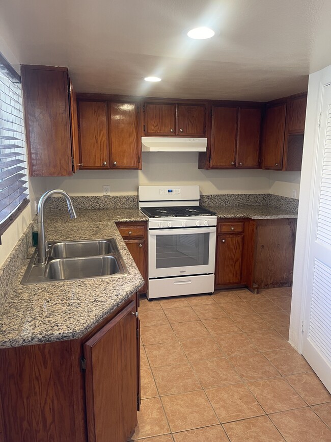 Kitchen - 1327 E Windsor Rd