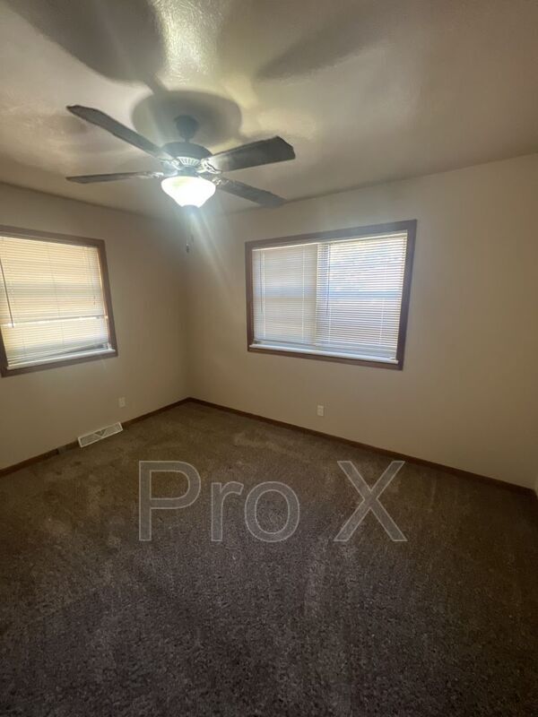 Foto del edificio - 601-607 Meadowmere