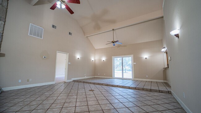 Building Photo - Bulverde Gem for Lease