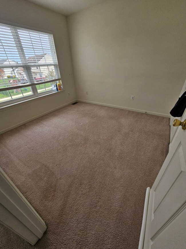 Building Photo - 830 Woodline Dr