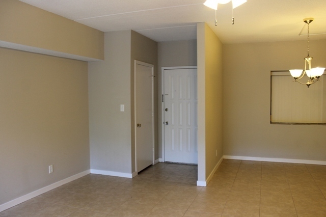 Primary Photo - 10 S Forest Beach Dr
