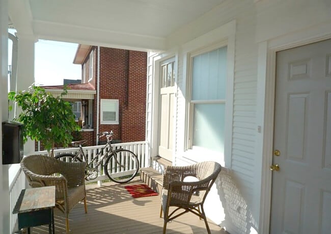 Front Porch - 523 Arbutus Ave SE