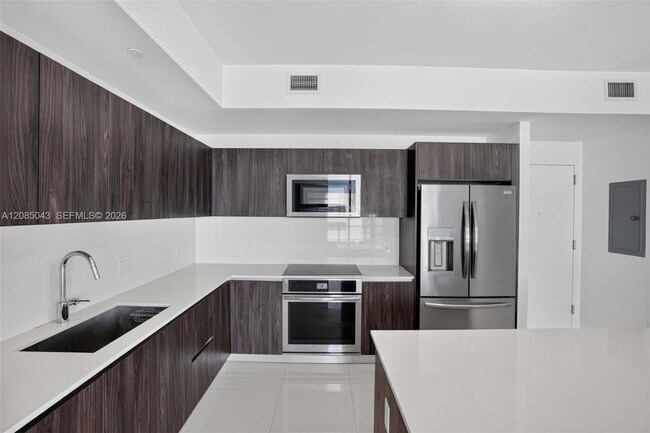 Foto del edificio - 2960 NE 207th St