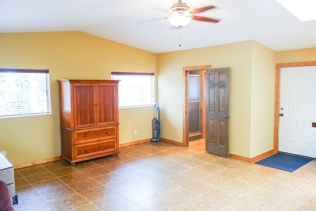 Foto del edificio - 330 Wilderness Dr