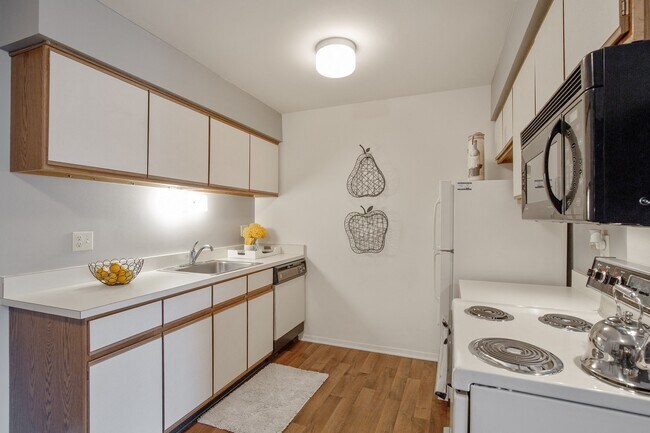 Cocina clásica en Lakeside Village Apartments Clinton Township MI - Lakeside Village Apartments