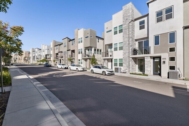 Building Photo - Stunning 3BR Condo in San Diego