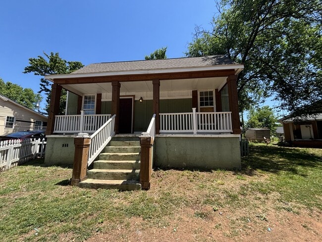 Building Photo - 135 D St