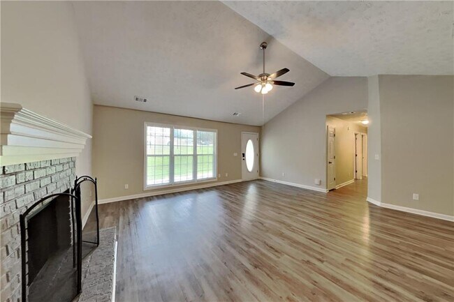 Building Photo - 399 Charesa Ln
