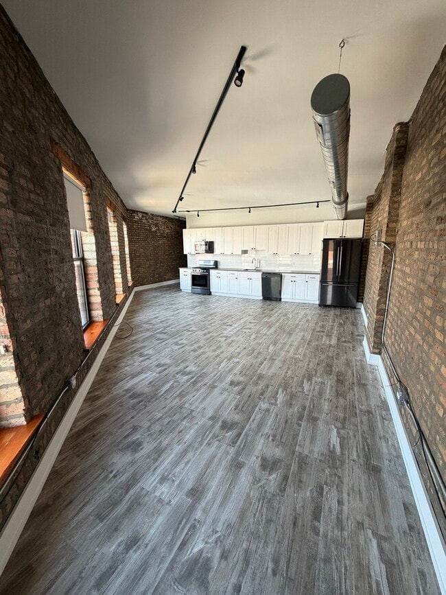 Building Photo - 1572 N Milwaukee Ave