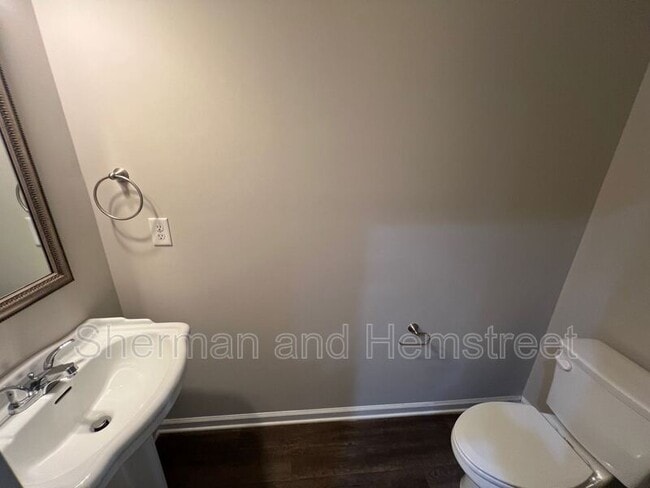 Foto del edificio - 664 Dobhill Ln