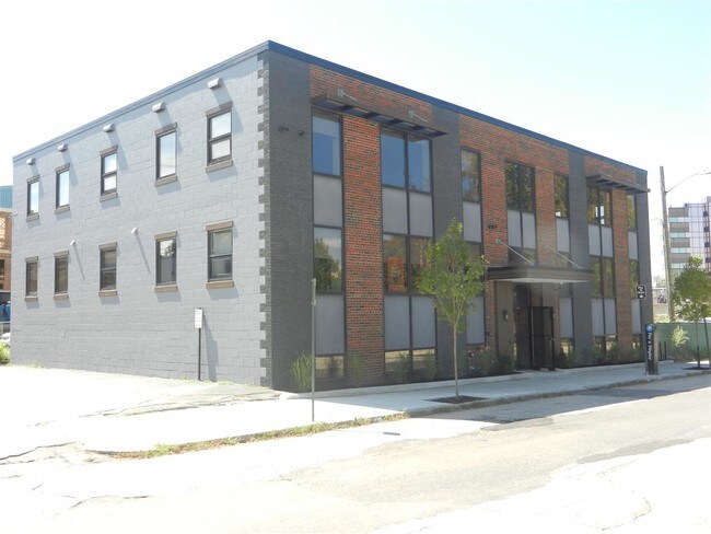 Building Photo - 67 Central St