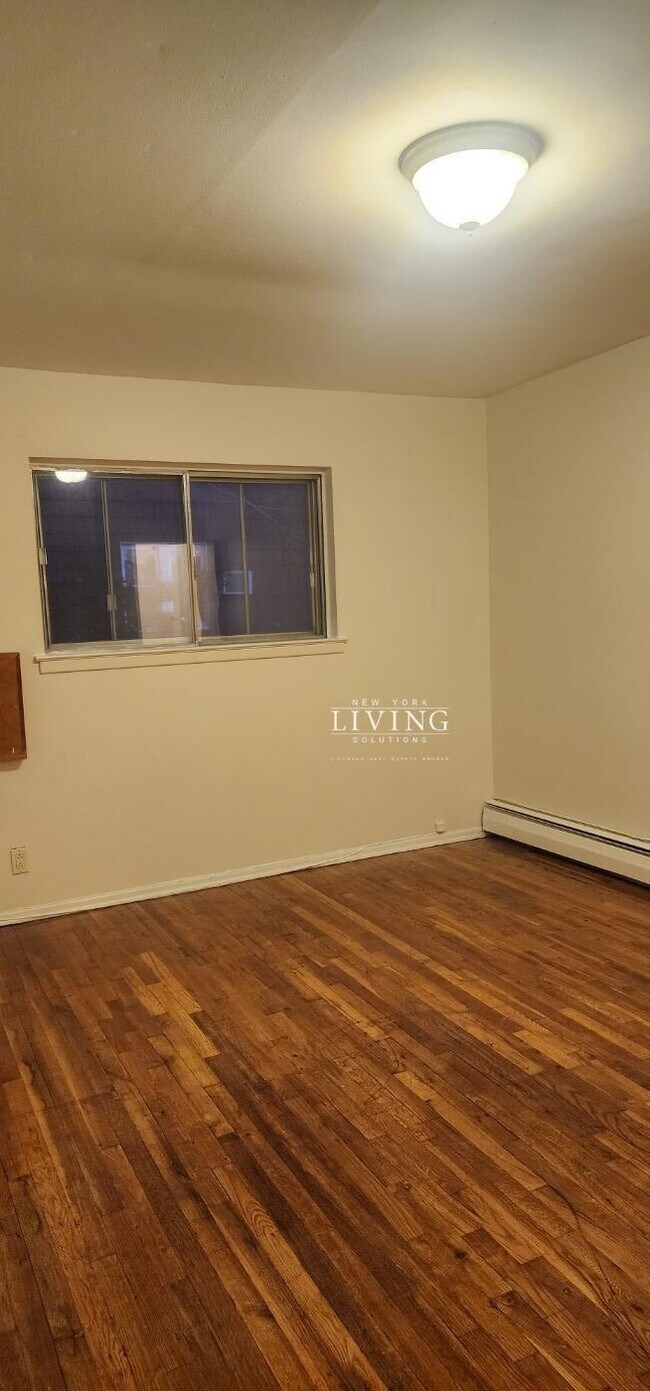 Foto del edificio - 3 bedroom in BROOKLYN NY 11236