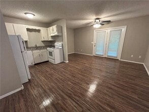 Building Photo - 221 Brooke Lynn Dr
