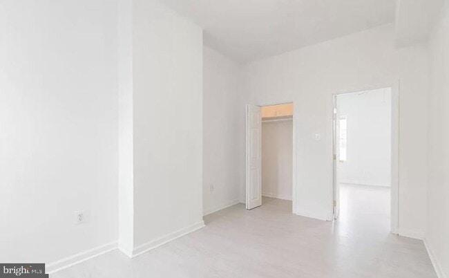 Building Photo - 2606 W Girard Ave