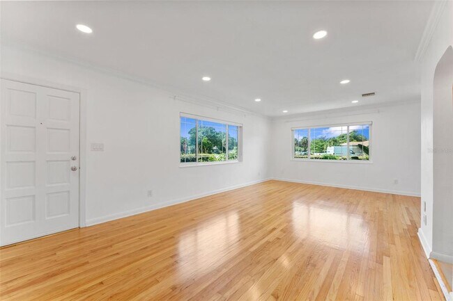 Foto del edificio - 1419 Tyrone Blvd N