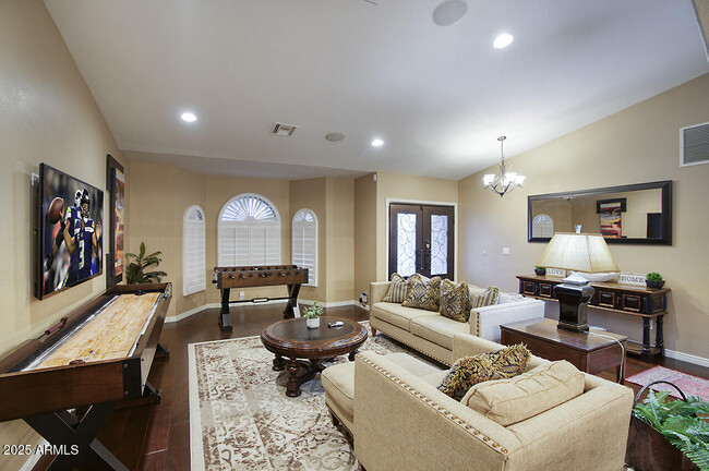 Foto del edificio - 5672 E Beverly Ln