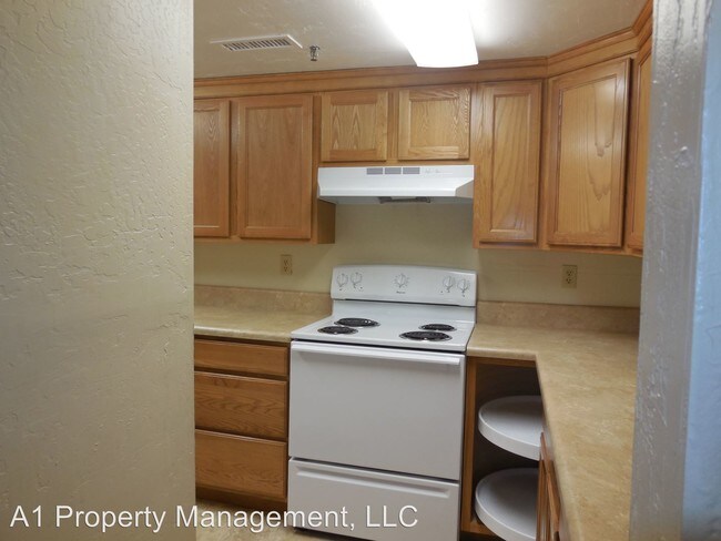 Building Photo - 1246 N Barzona Ave