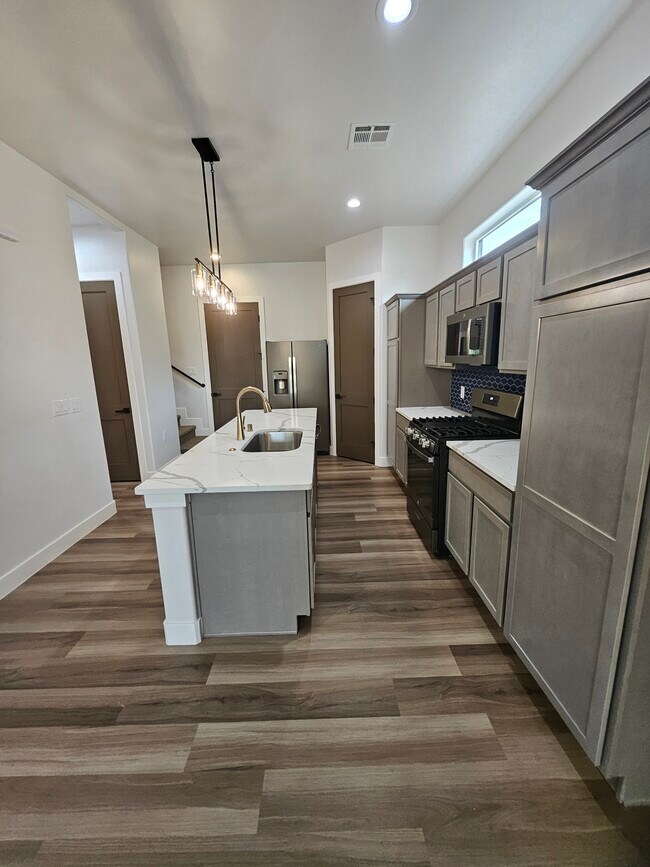 Foto del edificio - 1003 N Armijo St