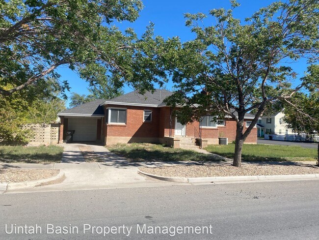Foto del edificio - 3 br, 2 bath House - 108 W 200 N