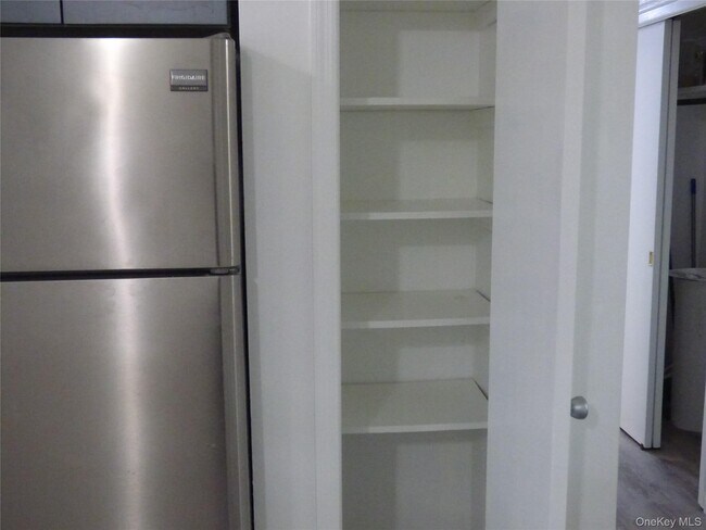 Foto del edificio - 2944 NY-17K