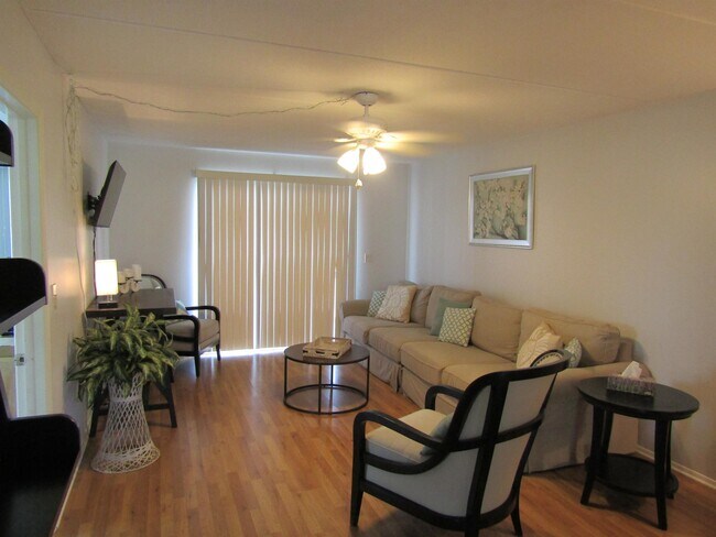 Building Photo - 708 S Tamiami Trail