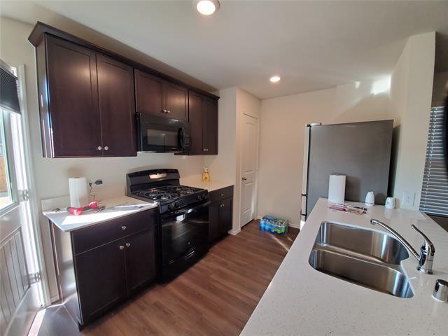 Foto del edificio - 414 Sweetshade Ln