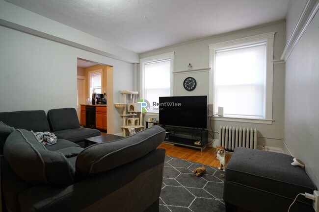 Building Photo - 142 Davis Ave