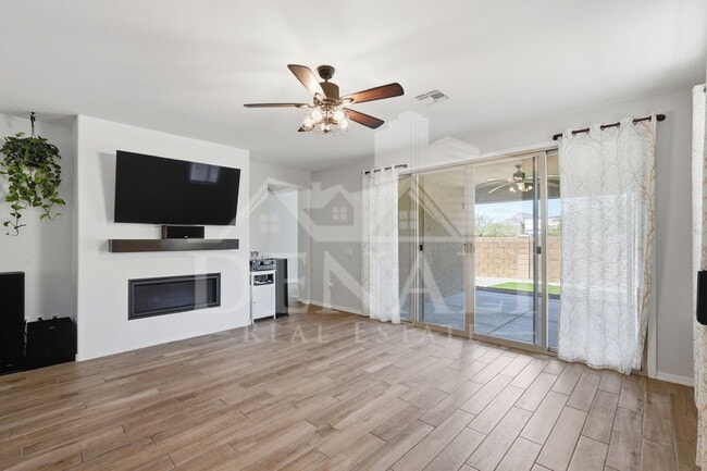 Building Photo - 4220 S Macy Cir