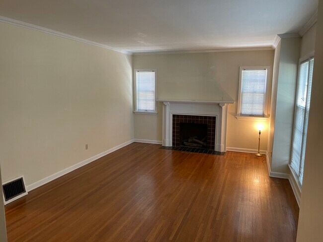 Living Room - 233 N Edgemoor St
