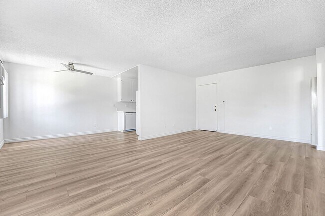 Foto del edificio - 3415 McLaughlin Ave